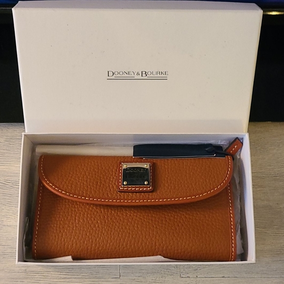 Dooney and Bourke Pebble Grain Continental Wallet